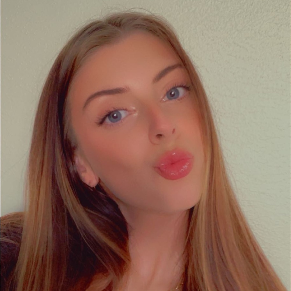 Meet your Posher, Abi